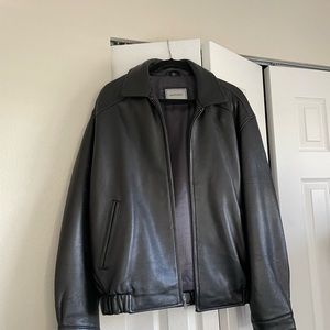 COPY - Men’s leather Bomber jacket. Used but looks new. A wonderfully soft leat…